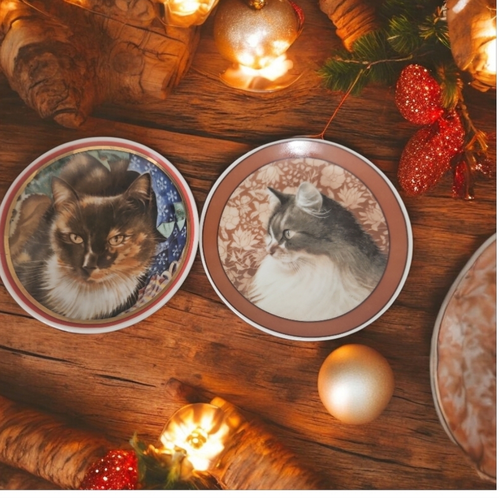 Cat-Themed Decorative Plates 4" Round Ivory Cats & Motley & XMAS Pudding